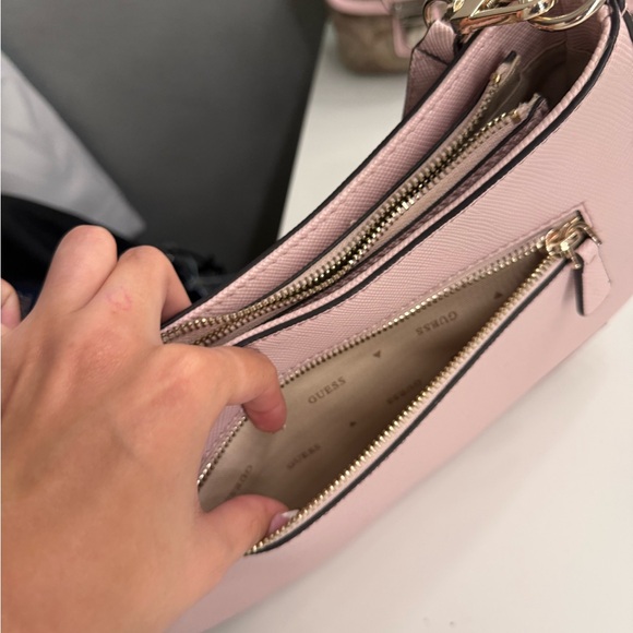 Women Guess Noelle saffiano shoulder bag - Picture 3 of 4